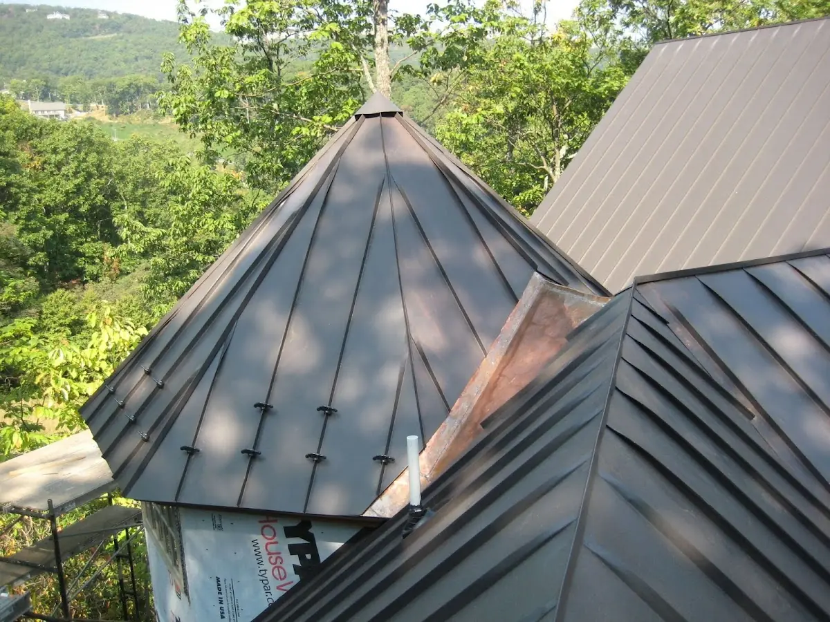 Professional Roof Tarp Installation by Craftsman Roofing in Gas City